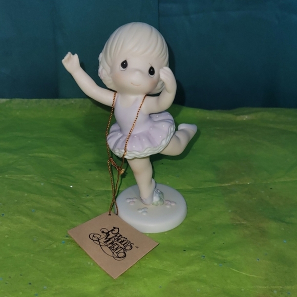 Vintage Precious Moments Figurine in Original Box "You Deserve An Ovation" 1991 - Picture 9 of 10